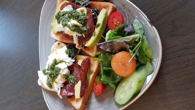 The Lion & Key Cafe Bar Grill - 7