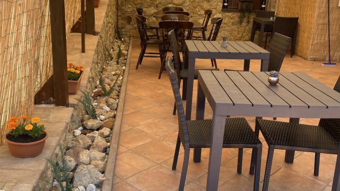 Legmastersheep Irish Pub - 9