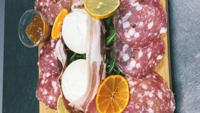 Legmastersheep Irish Pub - 1