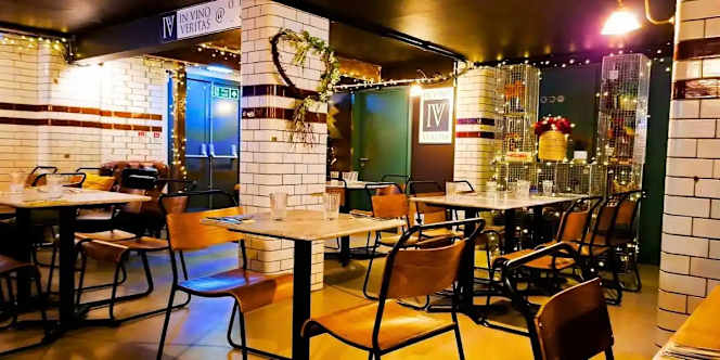 The Old Liquor Store Restaurant & Bar - 6