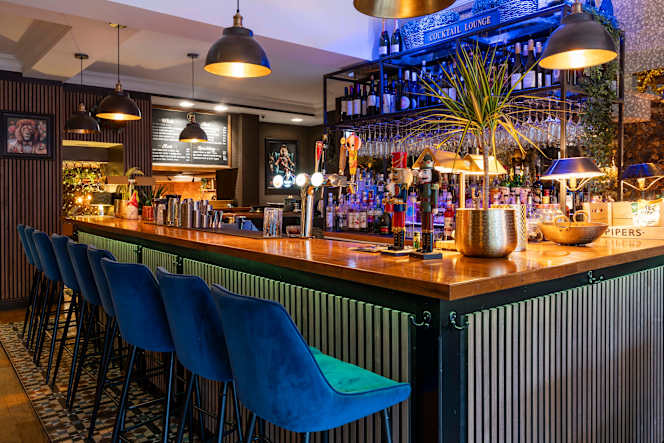 Riva Bar & Restaurant - Hale - 6