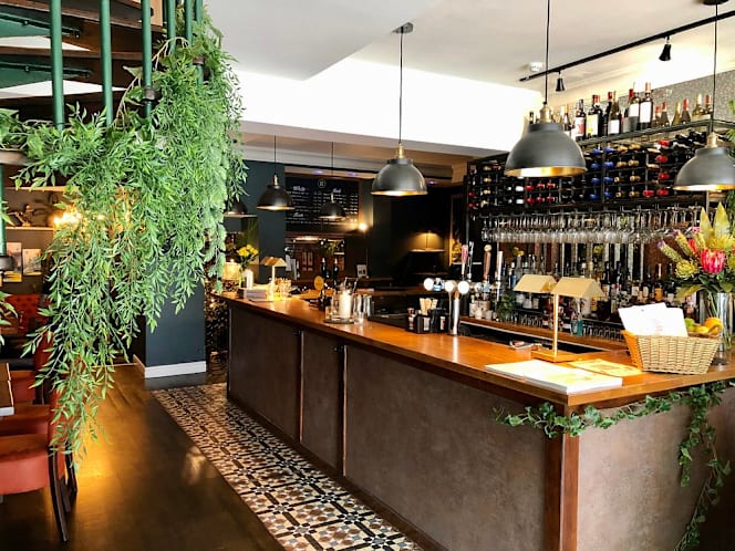 Riva Bar & Restaurant - Hale - 7