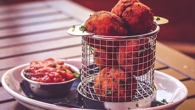 Tapete Spanish Restaurant - 7