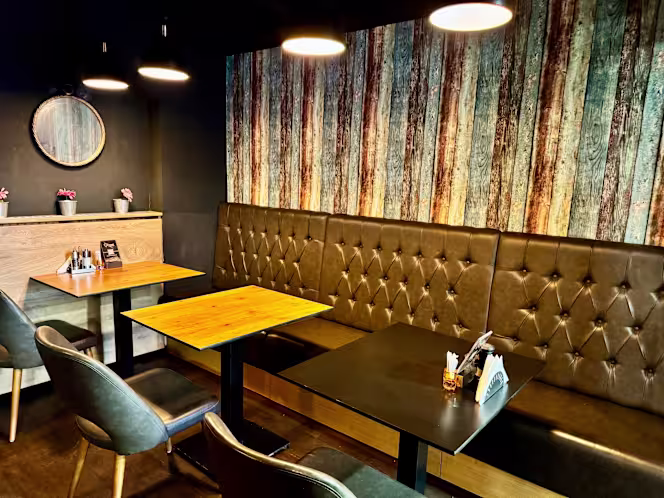 Rooni Restaurant - 8