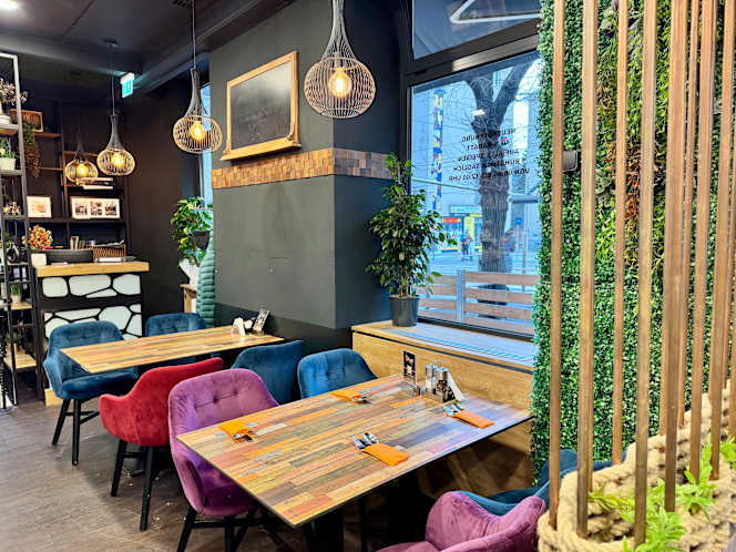 Rooni Restaurant - 5