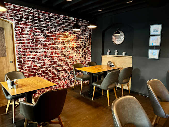 Rooni Restaurant - 6