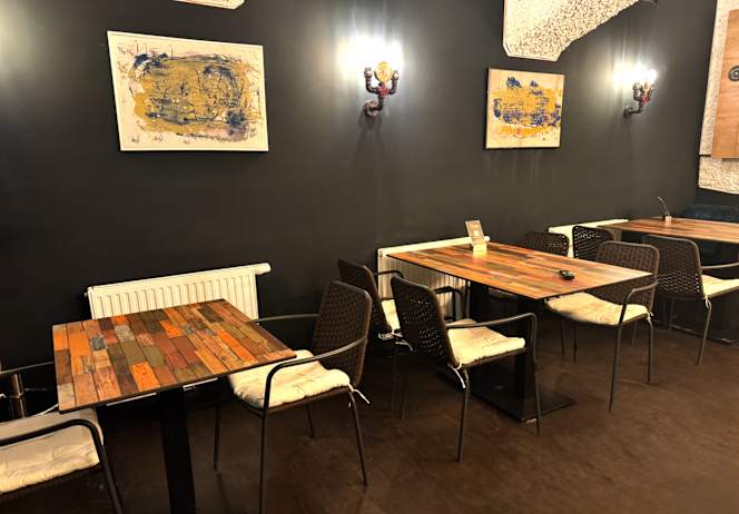 Rooni Restaurant - 4