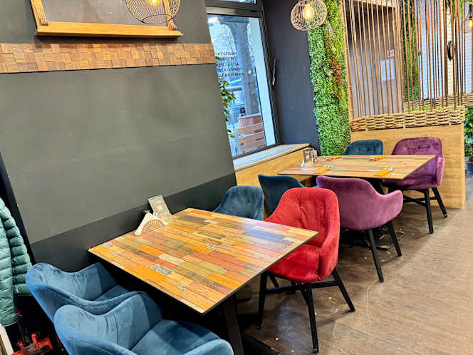 Rooni Restaurant - 7