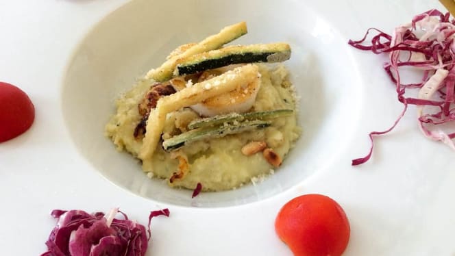 Mo Mo Kitchen and Bar - 2