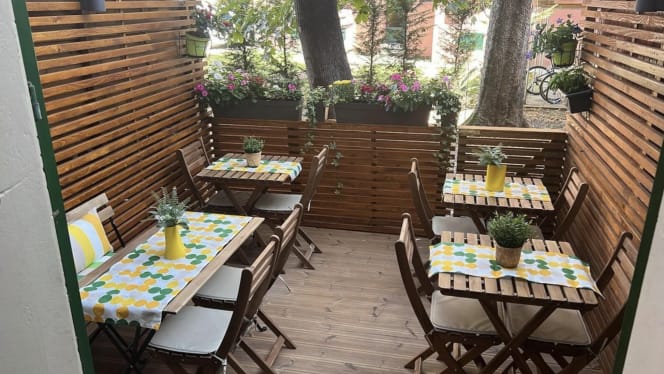 Zeina Restaurant - 8