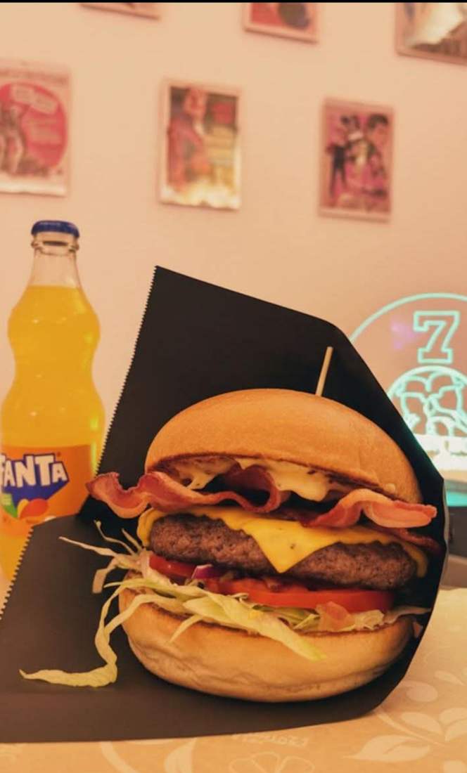 Burger boys diner - 1