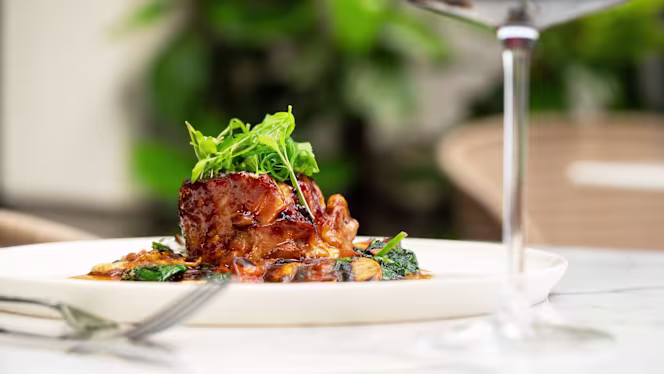 YOUNIQUE Arts Club at Only YOU Boutique Hotel - 1