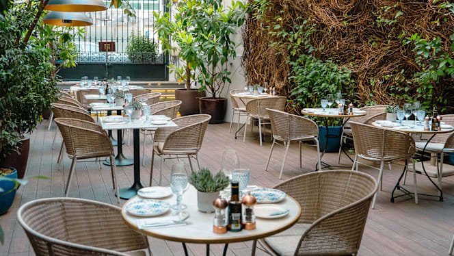 YOUNIQUE Arts Club at Only YOU Boutique Hotel - 8