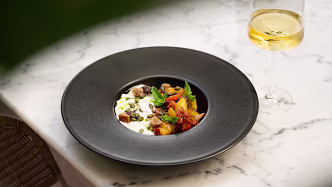 YOUNIQUE Arts Club at Only YOU Boutique Hotel - 5