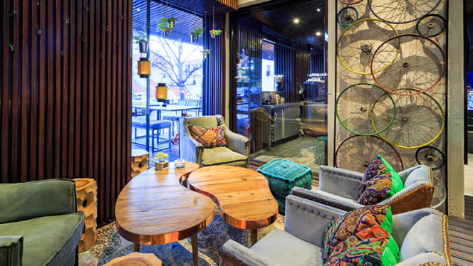 Salmora - Live Kitchen & Bar - 8