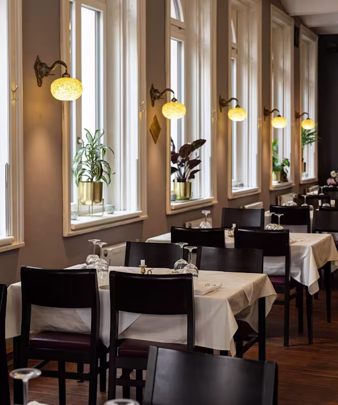 Taj - Indian Restaurant & Bar - 1