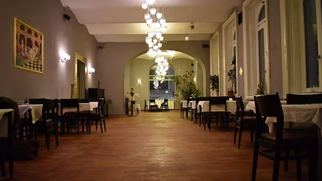 Taj - Indian Restaurant & Bar - 7