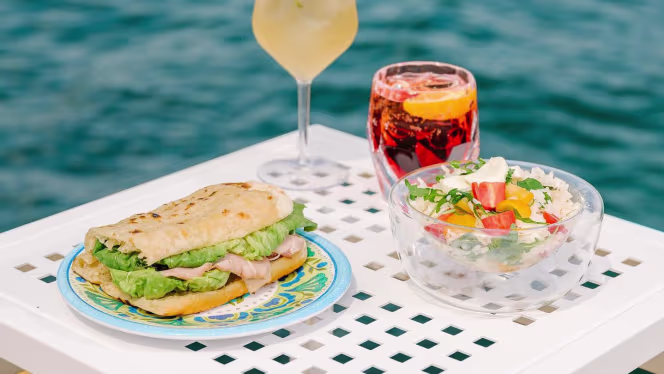 Erre Restaurant - Victoria Beach - 8