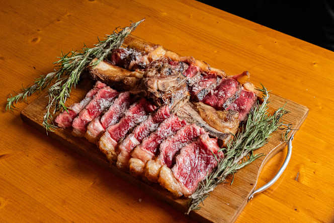 Angus Grill Steakhouse Brasserie - 3