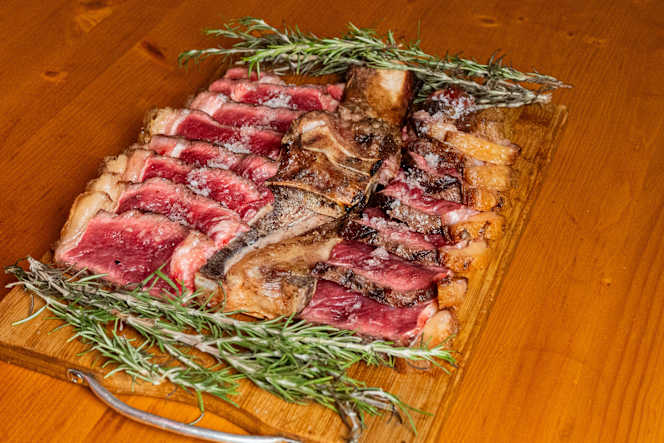 Angus Grill Steakhouse Brasserie - 4