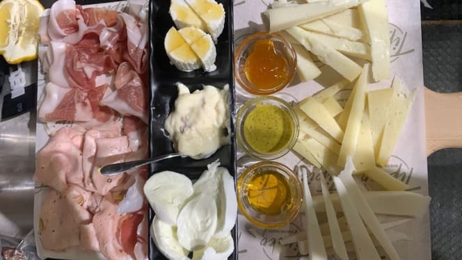 Tipico Hub del Gusto - 1