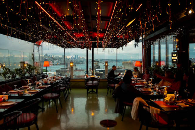 Roof Mezze 360 Restaurant - 3
