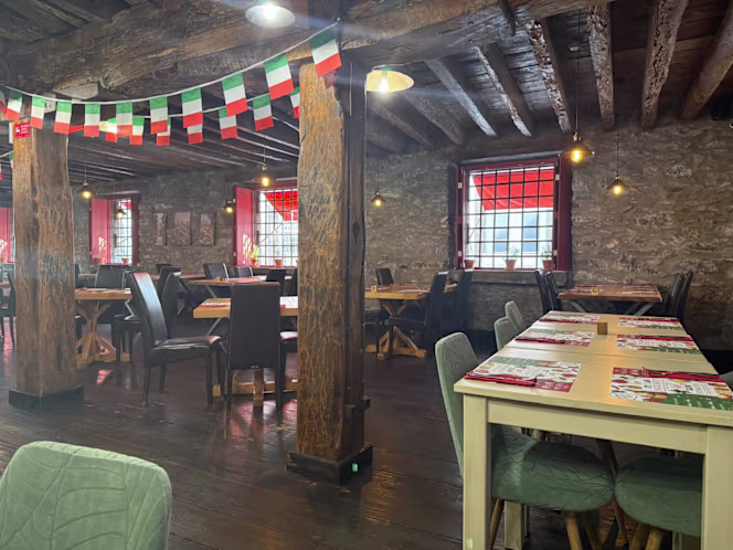 Villa Toscana Pizzeria - 9