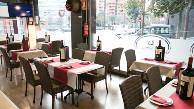 La Taberna, Vinos y Tapas - 0