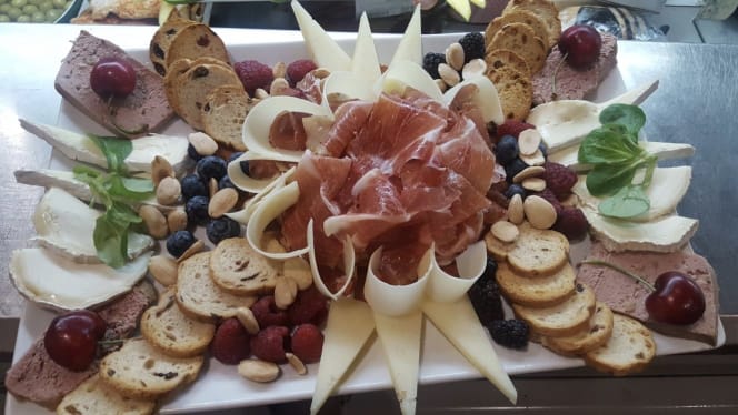 La Taberna, Vinos y Tapas - 1