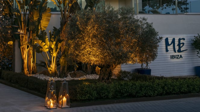 Radio Me Ibiza Rooftop Bar - 8