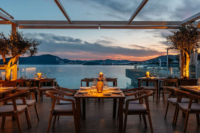 Radio Me Ibiza Rooftop Bar - 6