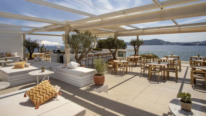 Radio Me Ibiza Rooftop Bar - 5
