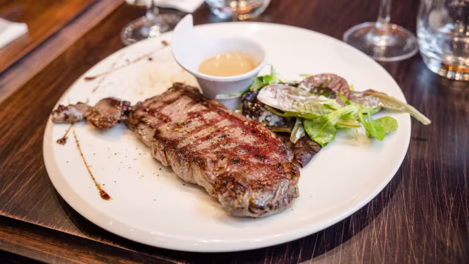 Louis - Brasserie & Pub - 3