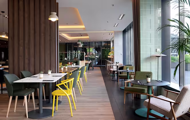 Vibes Restaurant & Bar - 2