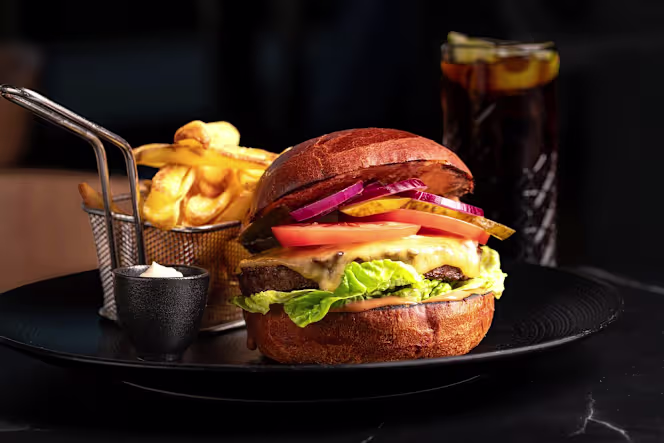 Vibes Restaurant & Bar - 8