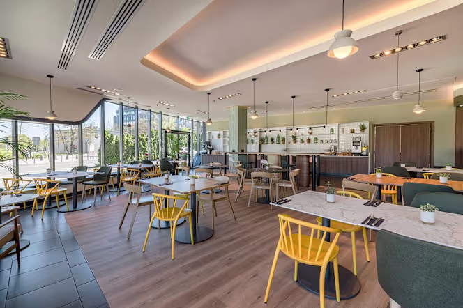 Vibes Restaurant & Bar - 7