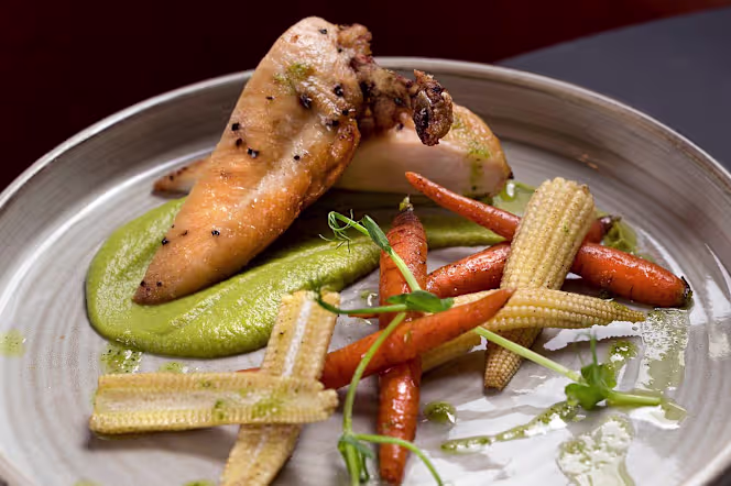 Vibes Restaurant & Bar - 6