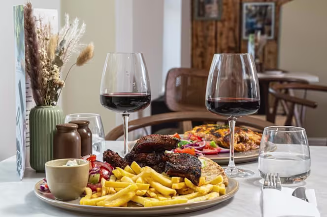 Maniatiko Greek Restaurant - 3