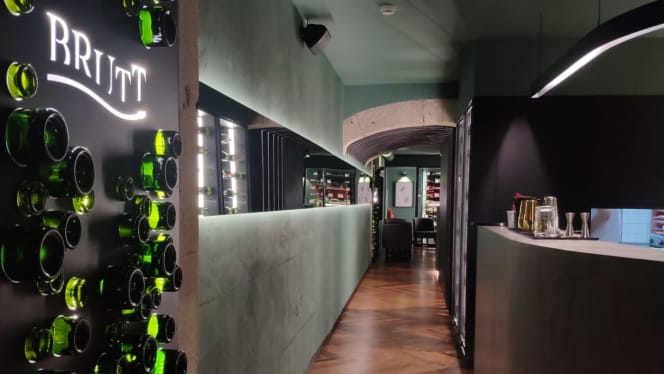 Brutt Champagneria Gastrobar - 2