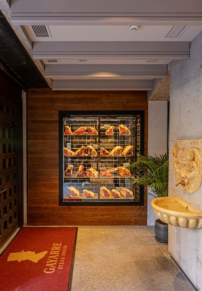 Gayarre  Steak House - 8