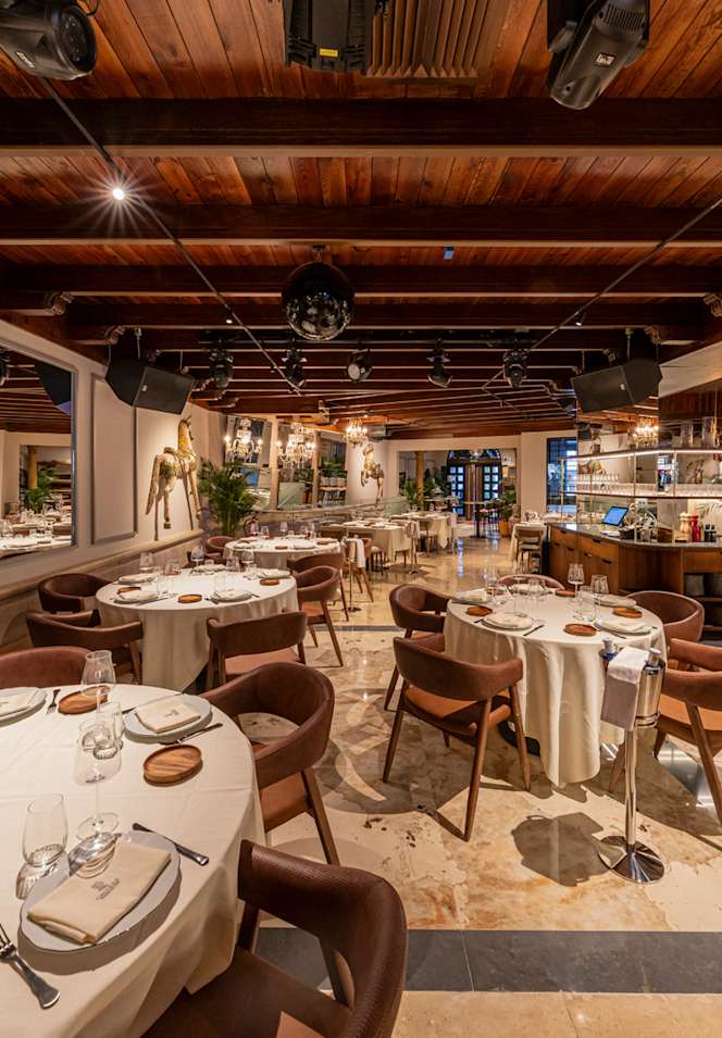 Gayarre  Steak House - 9