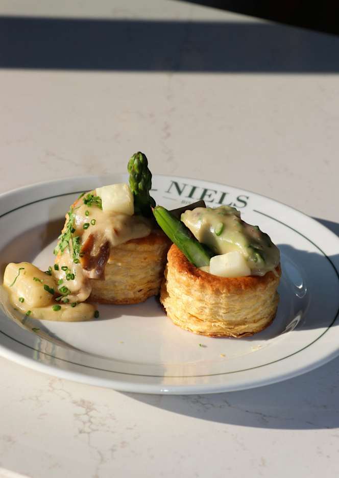 Niels Bistro & Bar - 2