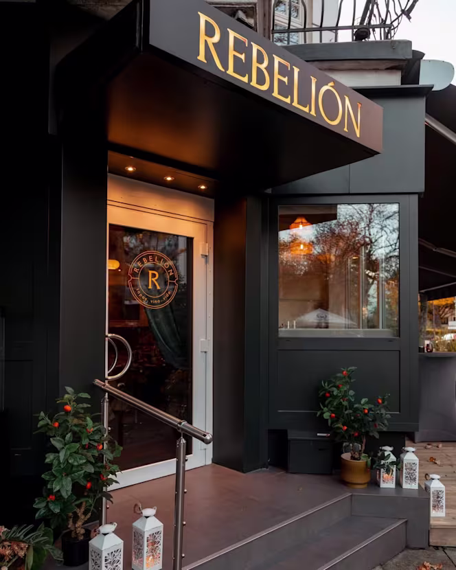 Restaurant Rebelión Tapas Fusion & Bar - 1