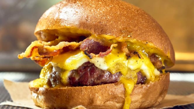 Ham Holy Burger Castel Romano Designer Outlet - 1