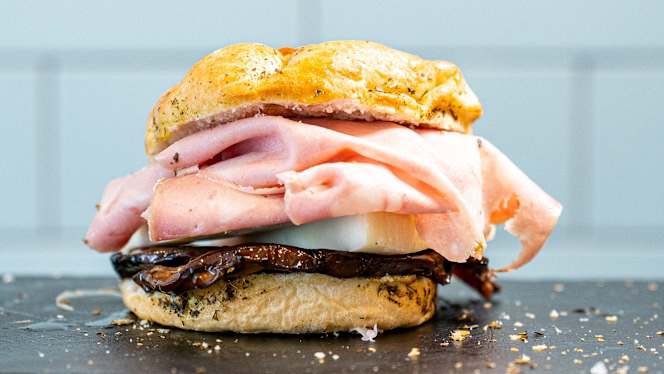 Casa Tua Deli Wine Bar - 5