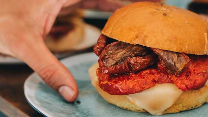 Casa Tua Deli Wine Bar - 3