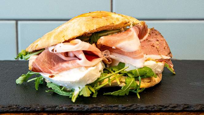 Casa Tua Deli Wine Bar - 9