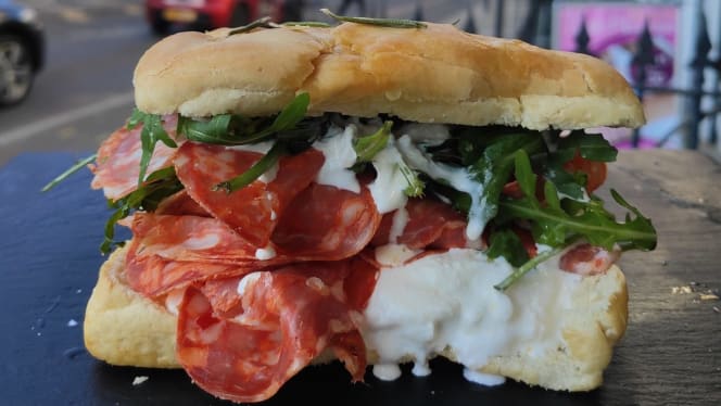 Casa Tua Deli Wine Bar - 8