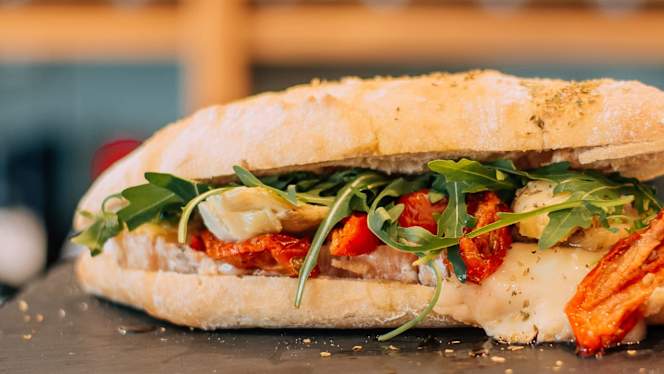 Casa Tua Deli Wine Bar - 7